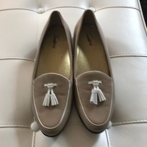 Trotters Caroline Tassel Loafer